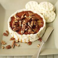 Baked Brie with Pecans_image