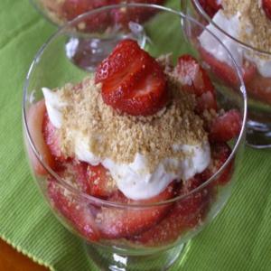 Instant Strawberry Cheesecake Parfait_image