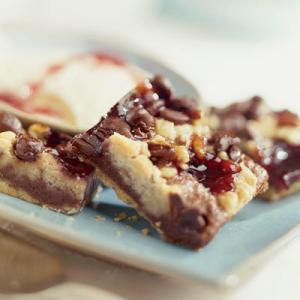 Chocolatey Raspberry Crumb Bars_image