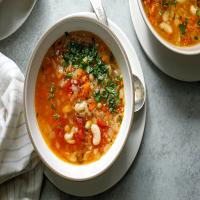 Hearty Quinoa and White Bean Soup_image