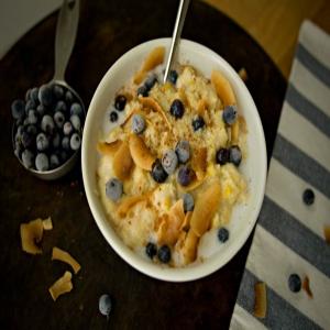Blueberry Breakfast Polenta With Toasted Coconut_image