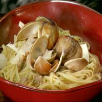 Linguine with White Clam Sauce image