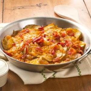 Skillet Potatoes with Bacon and Cheddar_image