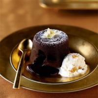 Winter-Spiced Molten Chocolate Cakes with Rum-Ginger Ice Cream_image