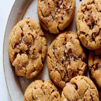 Chocolate Chip Cookies With Honey-Roasted Almonds and Chile_image