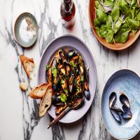 Beer-Steamed Mussels with Chorizo_image