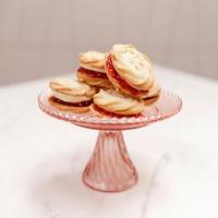 Swirl Shortbread Cookie Sandwiches with Raspberry Filling_image