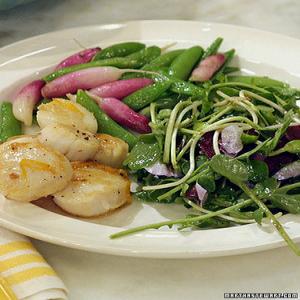 Seared Scallops with Sugar Snap Peas and Radishes_image