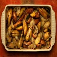 Roast potatoes, onions, fennel and bay leaves Recipe_image