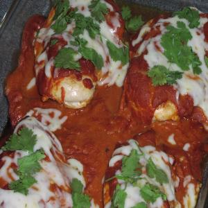 Chicken Simmered in Red Chile Sauce_image