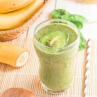 Banana Spinach Smoothie with Kiwi_image