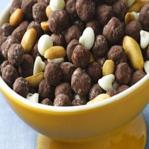 Chocolate Lover's Peanut Butter Snack Mix_image