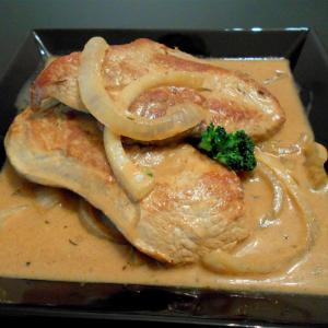 Sour Cream Pork Chop and Vidalia® Onion Gravy image