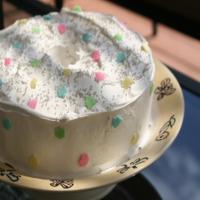 Angel Food Cake With Lemon Meringue Icing_image