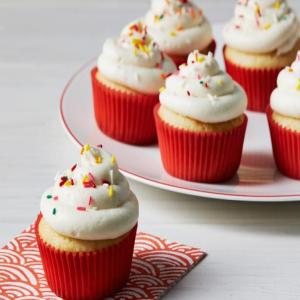 Yellow Cupcakes with Cream Cheese Frosting_image