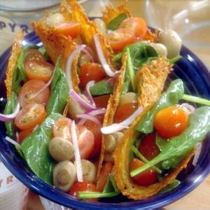 Mushroom Salad in Cheese Crisps_image