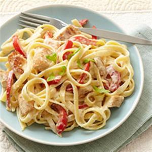Creamy Fettuccine Alfredo with Chicken and Bell Peppers_image