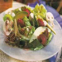 Raspberry pecan salad with poppy seed dressing_image