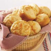 Cracked Pepper Cheddar Muffins_image