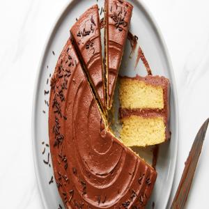 Super-Moist Yellow Cake With Rich Chocolate Frosting_image