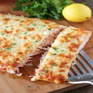Cheesy, Onion Crusted Baked Salmon_image