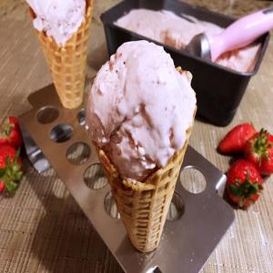 Smooth Strawberry Ice Cream_image