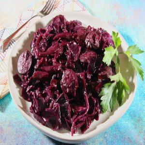Polish Sausage with Red Cabbage_image