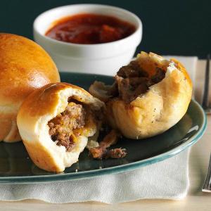 Muffin-Cup Cheddar Beef Pies_image