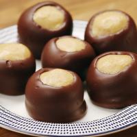 No-Bake Chocolate Peanut Butter Balls (Buckeyes) Recipe by Tasty_image