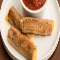 Freezer-Friendly Salsa-Grilled Cheese Roll-Ups_image