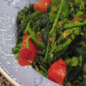 Broccoli Rabe With Garlic, Tomatoes, and Red Pepper_image