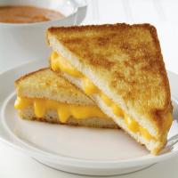 Sándwich tostado de queso favorito de América_image