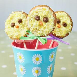 Vanilla chick biscuit pops_image