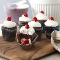 Black Forest-Stuffed Cupcakes_image