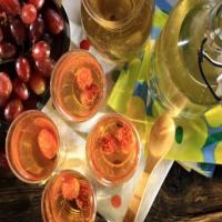 Grape Juice-Ginger Ale Spritzer_image
