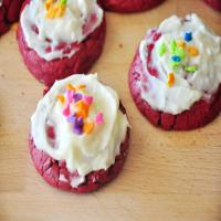 Red Velvet Cookies With Cream Cheese Frosting_image