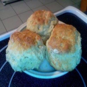 Prill's Great Big Buttermilk Biscuits_image