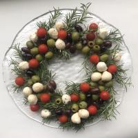 Festive Olive and Cheese Appetizer_image