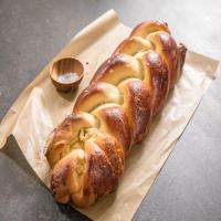 Garlic and Onion Challah Bread_image