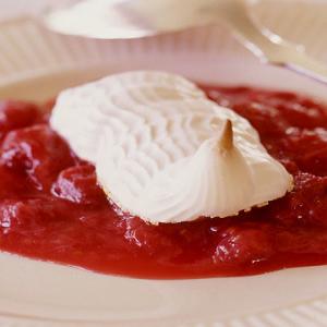 Stewed Rhubarb and Raspberries with a Meringue Lattice Crust_image