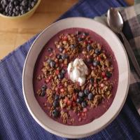 Blueberry-Pomegranate Power Bowl with Toasted Quinoa Croutons_image