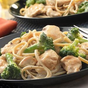 Whole Wheat Pasta Alfredo with Chicken and Broccoli_image