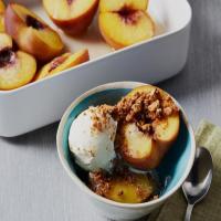 Baked Peaches with Graham Cracker Crumble_image
