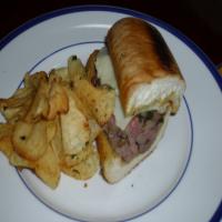 Bistro Steak Sandwich With Seasoned Potato Chips_image