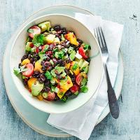 Guacamole & mango salad with black beans_image