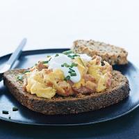Multigrain Toasts with Scrambled Eggs and Canadian Bacon_image