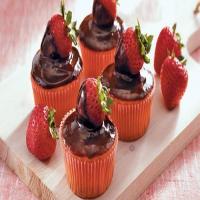 Chocolate-Covered Berry Cupcakes_image