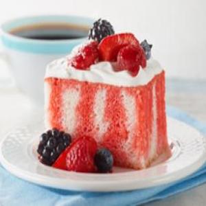 Berry Summer Poke Cake_image