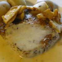 Pork Chops with Apple and Cream Sauce_image