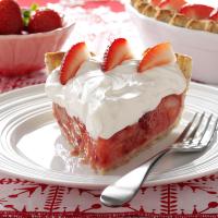 Fresh Strawberries & Amaretto Cream Pie_image